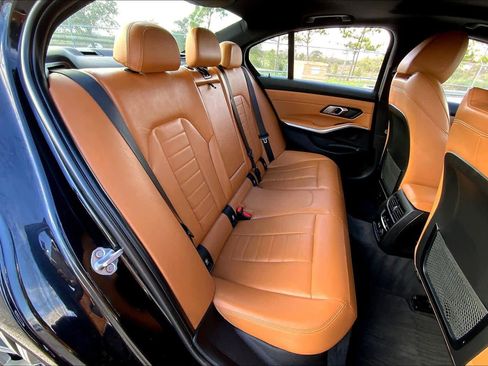 Used 2019 BMW 330i Sedan w/ Driving Assistance Package image 18