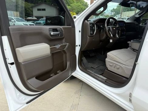 Used 2020 Chevrolet Silverado 1500 LT w/ Fleet Comfort Package AWD/4WD image 16
