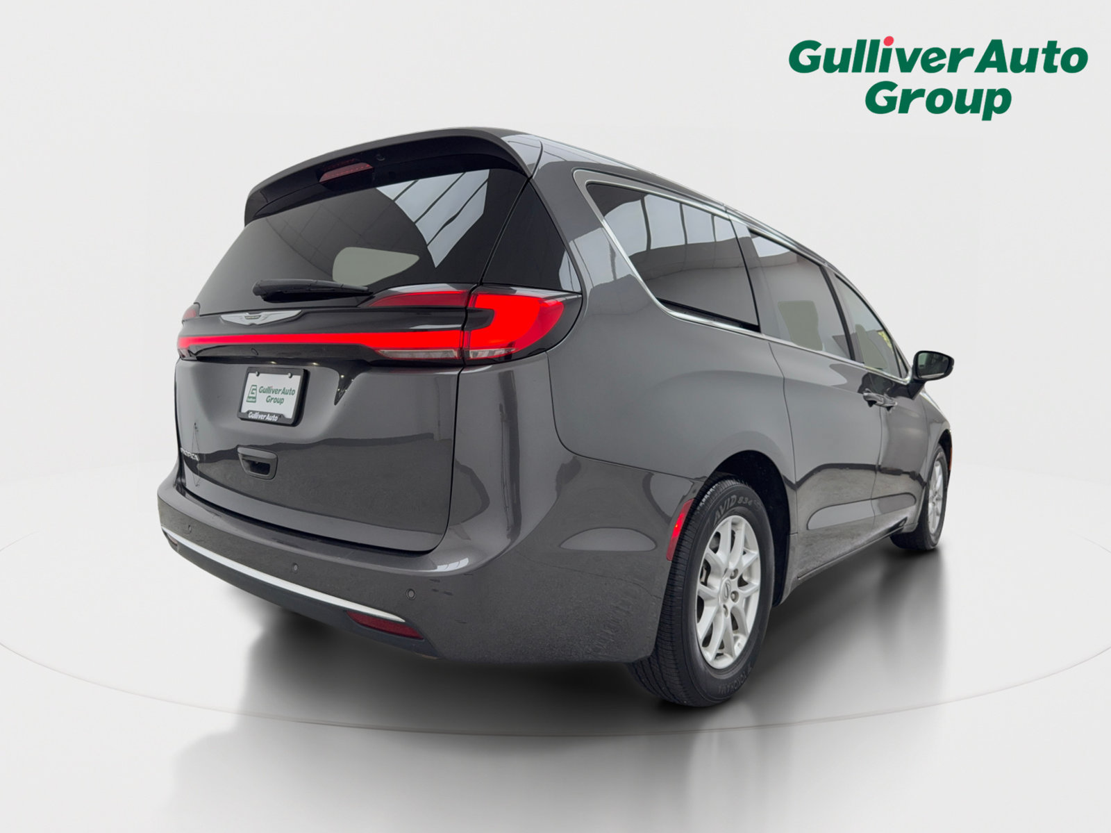 Used 2023 Chrysler Pacifica Touring-L FWD image 8