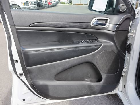 Used 2019 Jeep Grand Cherokee Altitude AWD/4WD image 14