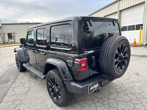 Used 2025 Jeep Wrangler Sahara image 7