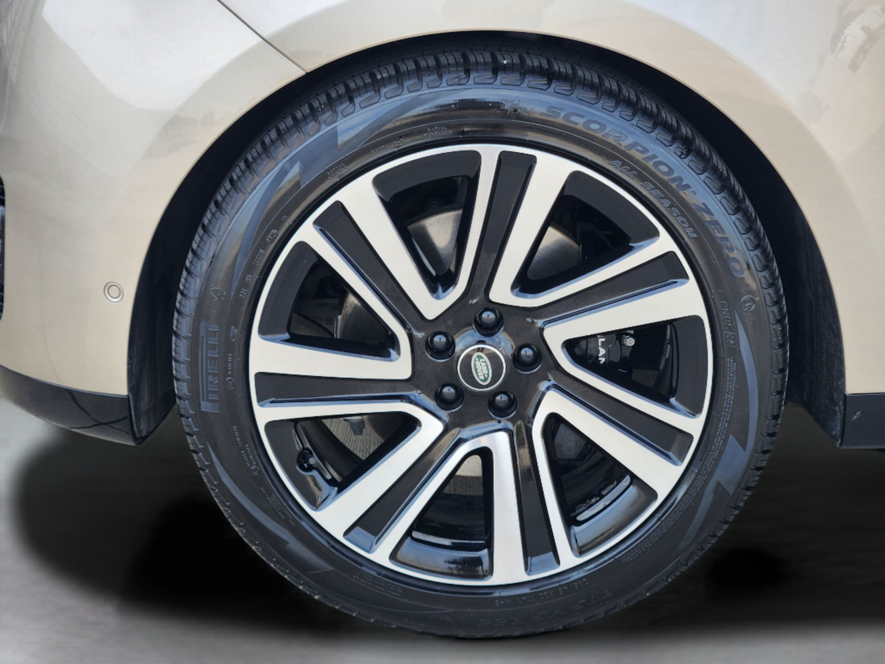 Certified 2023 Land Rover Range Rover SE AWD/4WD image 35