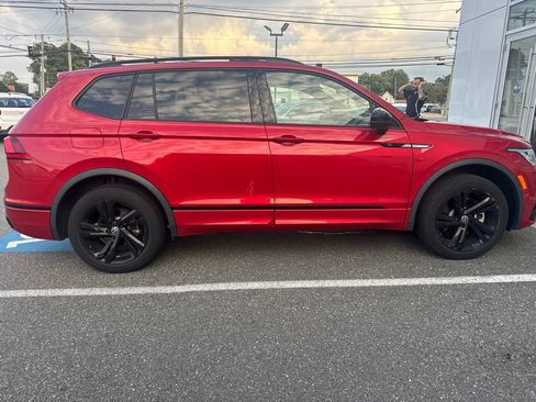 Used 2024 Volkswagen Tiguan SE R-Line AWD/4WD image 6