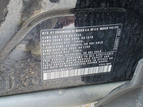 Used 2025 Volkswagen Tiguan SE image 25