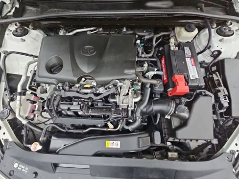 Used 2018 Toyota Camry LE FWD image 14