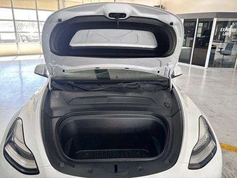 Used 2021 Tesla Model Y Long Range AWD/4WD image 38