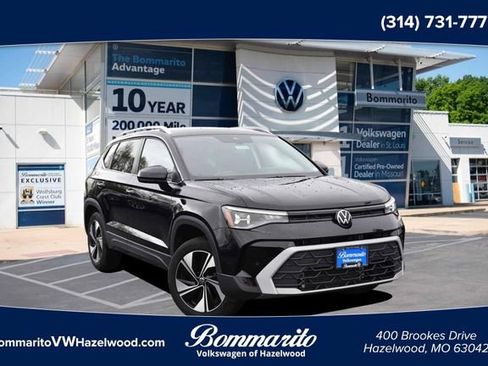 Used 2025 Volkswagen Taos SE AWD/4WD image 1