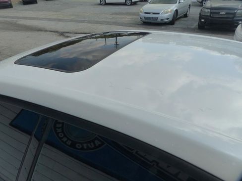 Used 2009 Subaru Legacy 2.5i Limited image 8