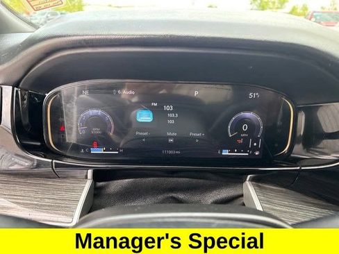 Used 2022 Jeep Wagoneer Series III w/ Premium Group I AWD/4WD image 16