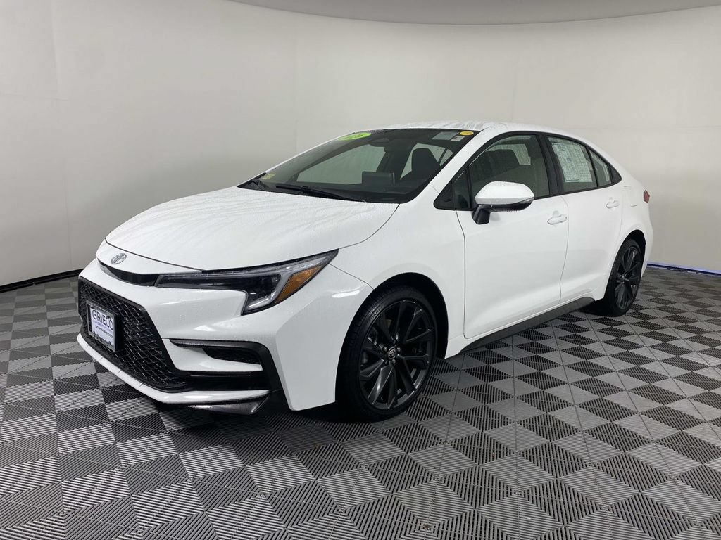 Used 2026 Toyota Corolla SE w/ SE Package FWD image 4