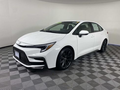 Used 2026 Toyota Corolla SE w/ SE Package FWD image 4