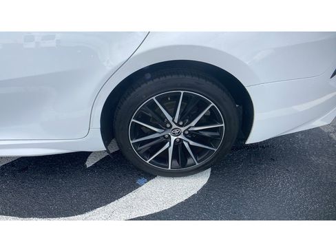 Used 2021 Toyota Camry SE image 19