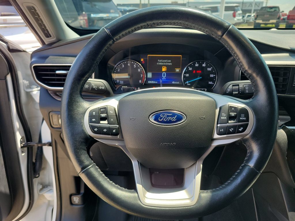Used 2022 Ford Explorer Limited w/ Equipment Group 301A AWD/4WD image 23