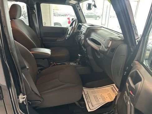Used 2017 Jeep Wrangler Unlimited Sport w/ Power Convenience Group image 16