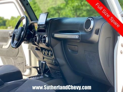 Used 2016 Jeep Wrangler Unlimited Sahara AWD/4WD image 16