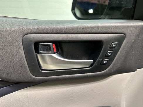 Used 2019 Toyota Highlander Limited image 31
