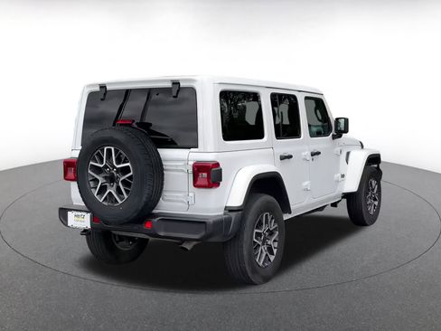 Used 2025 Jeep Wrangler Sahara image 14