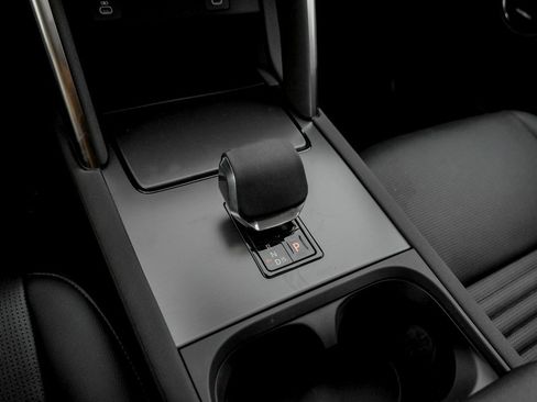 Used 2025 Land Rover Discovery Sport S image 15