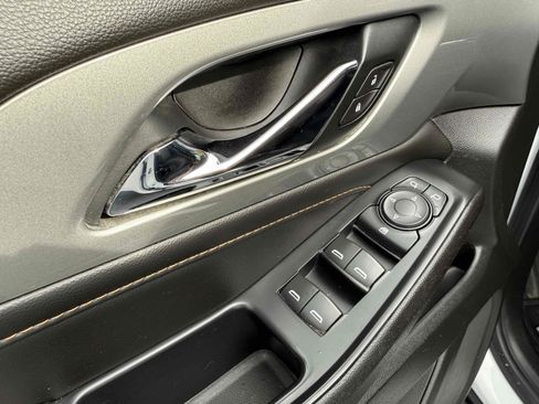 Used 2020 Chevrolet Traverse LS image 23
