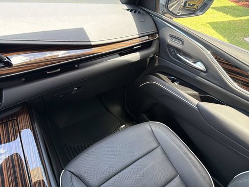 Certified 2024 Cadillac Escalade Premium Luxury AWD/4WD image 16