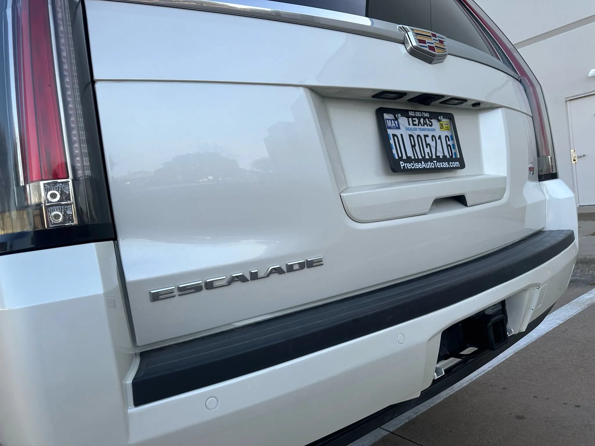 Used 2015 Cadillac Escalade Luxury AWD/4WD image 13