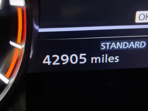 Used 2023 Nissan Rogue SV image 2