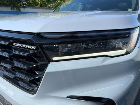 Used 2025 Honda Pilot Black Edition image 9