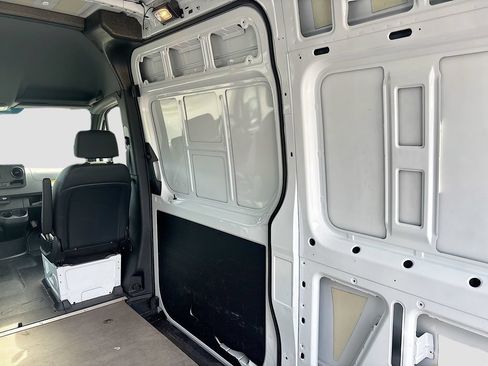 Used 2024 Mercedes-Benz Sprinter 2500 image 16