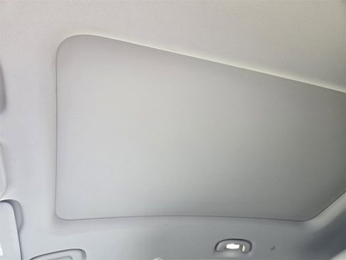 Used 2023 Buick Envision Avenir image 23