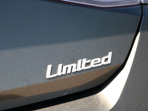 Used 2024 Hyundai Elantra Limited FWD image 9