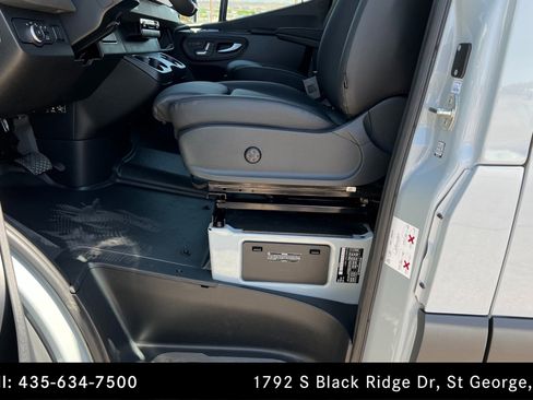 Used 2025 Mercedes-Benz Sprinter 2500 image 17