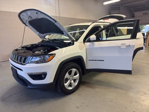 Used 2021 Jeep Compass Latitude w/ Convenience Group AWD/4WD image 11
