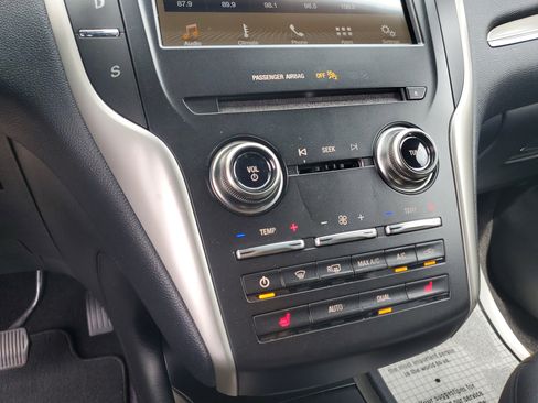 Used 2019 Lincoln MKC Premiere image 25