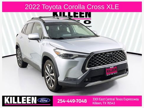 Used 2022 Toyota Corolla Cross XLE image 1