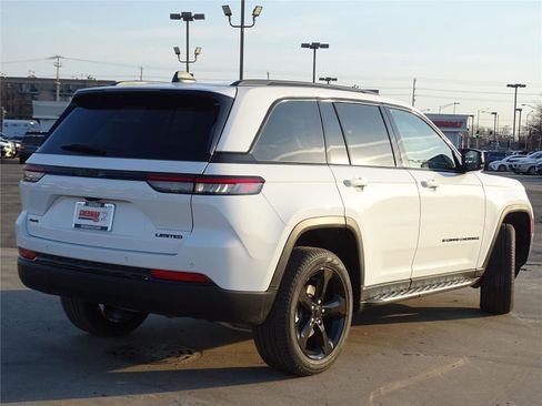 Used 2025 Jeep Grand Cherokee Limited w/ Black Appearance Package image 11