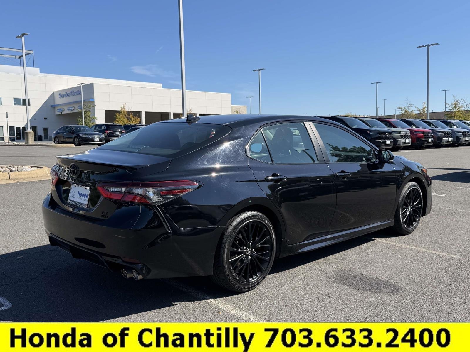 Used 2022 Toyota Camry SE AWD/4WD image 2