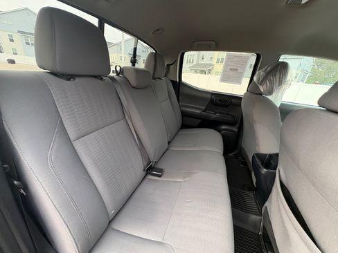 Used 2019 Toyota Tacoma SR AWD/4WD image 18