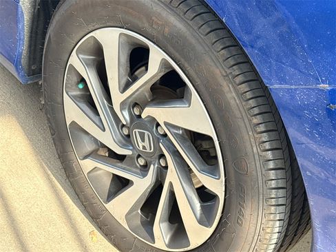 Used 2018 Honda Civic EX image 10