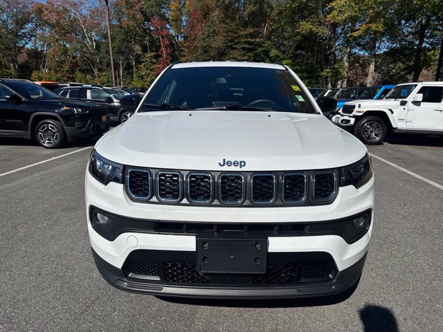 Used 2025 Jeep Compass Latitude AWD/4WD image 3