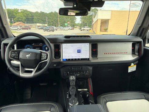 New 2026 Ford Bronco Outer Banks w/ Sasquatch Package AWD/4WD image 12