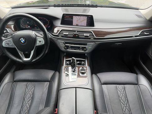 Used 2022 BMW 750i xDrive w/ Executive Package AWD/4WD image 29