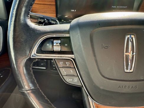 Used 2019 Lincoln Navigator Reserve image 25