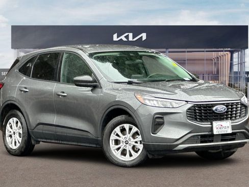 Used 2025 Ford Escape Active image 2