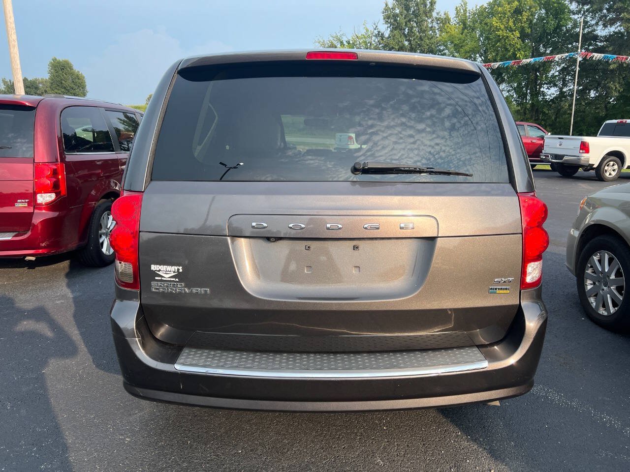 Used 2017 Dodge Grand Caravan SXT FWD image 4