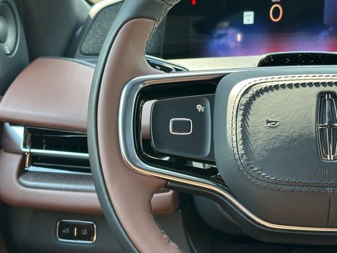 New 2026 Lincoln Navigator Reserve AWD/4WD image 8