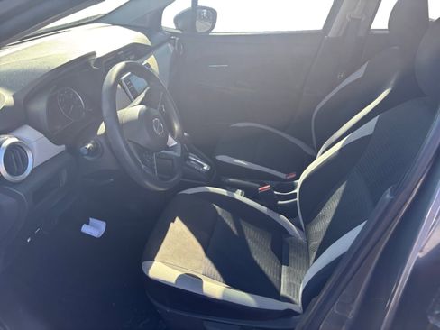 Used 2021 Nissan Versa SV image 10