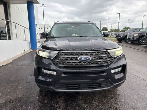 Used 2021 Ford Explorer XLT w/ Equipment Group 202A AWD/4WD image 2
