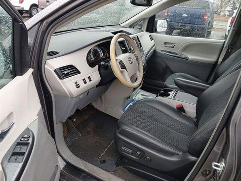 Used 2014 Toyota Sienna SE w/ SE Premium Package w/Entune image 8
