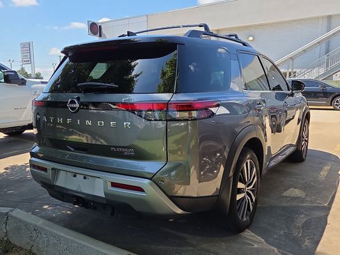 Used 2022 Nissan Pathfinder Platinum w/ Cargo Package AWD/4WD image 4