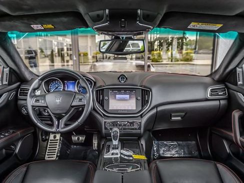 Used 2015 Maserati Ghibli RWD image 3